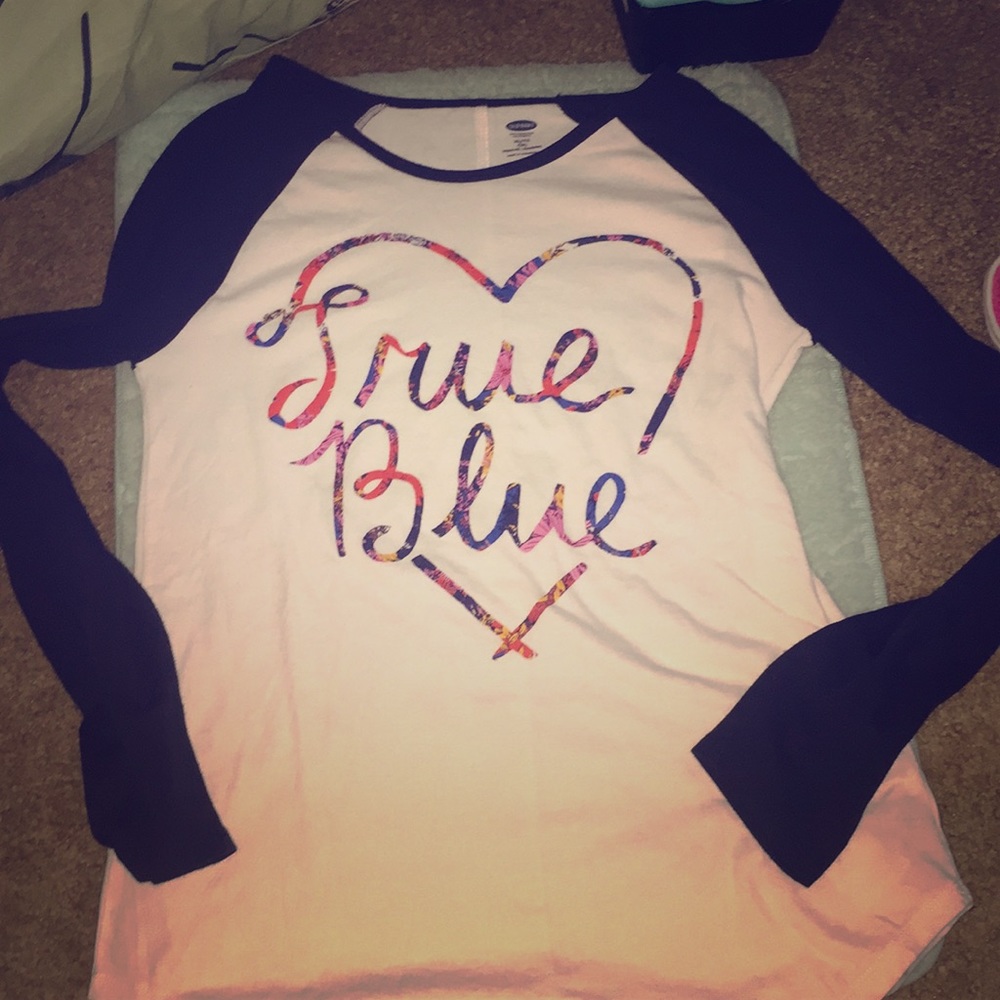 Hey I’m selling a NEW long sleeve t-shirt